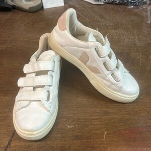 Veja White Pink Mauve Recife Three Strap Fashion Logo Sneakers - 5